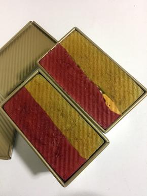 烘烤结束，脱模至晾网架上散热！