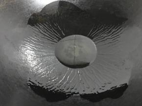 锅中放适量油。