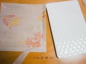 将油纸裁成合适的大小备用