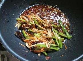 烧开后加入事先盛出的菜丝。