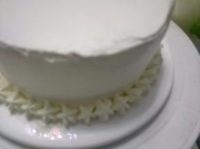 再底边挤上花型