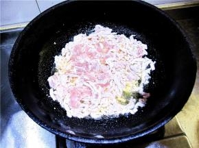 下入浆好的里脊丝