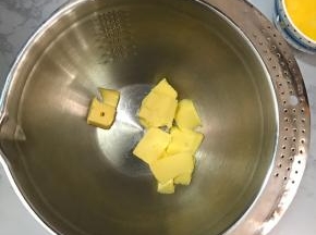 黄油室温软化。