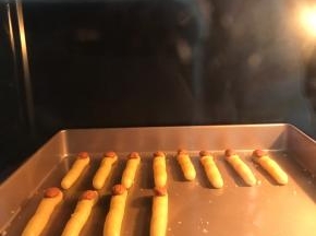 放入预热好的烤箱180度20分钟即可。