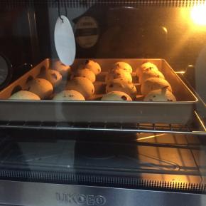 放入烤箱烤170度25分钟