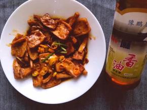 出锅装盘淋几滴香油