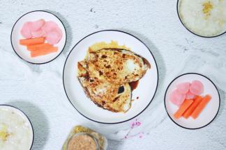 我比较喜欢早上吃鸡蛋，然后搭配一些清粥小菜，吃完觉得特别满足