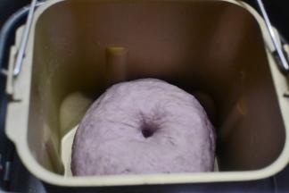 揉成光滑的面团发酵2倍左右