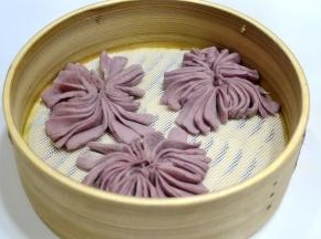 进行第二次松弛15分钟左右然后冷水上锅，水开后蒸10分钟左右，关火虚蒸几分钟即可