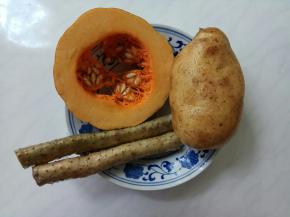 等待牛肉凉的时候，备菜。