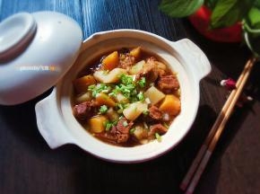 盛出，撒上香葱碎，很下饭哦！