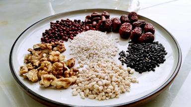 准备食材，挑选一下坏豆。