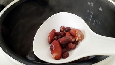 煲至豆子开花。