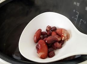 煲至豆子开花。