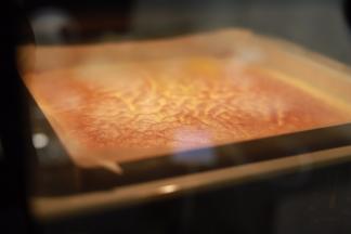 烤箱预热200度，上下火中层5-8分钟