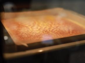 烤箱预热200度，上下火中层5-8分钟