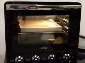 烤箱预热160度，上下火中层25-28分钟