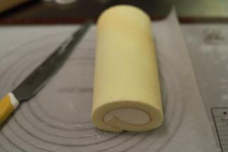 借用擀面杖卷好