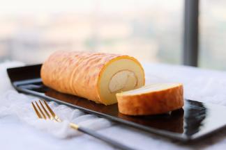 油纸卷好放入冰箱冷藏定型