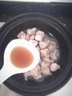 加入半勺料酒。