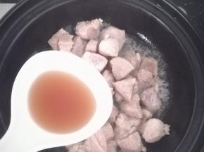 加入半勺料酒。