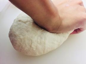 揉成光滑的面团静置松弛片刻