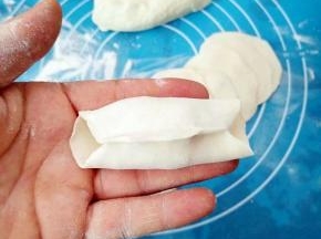两头对捏就可以了。