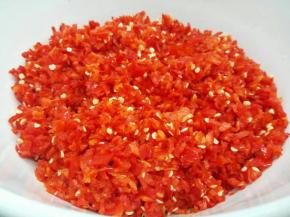 这是搅好的辣椒碎和生姜蒜