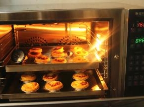 撤热吃吧，奶香浓郁，还混合着果香。