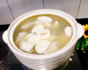 煲汤的白萝卜一定要用滚刀切法。