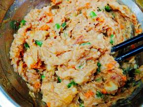 包上保鲜膜腌制5分钟即可让它入味