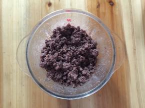 .将蜜豆倒入搅拌机中搅拌成蜜豆沙待用