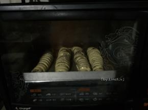 送入烤箱中下层，170度约50分钟烘烤（温度与时间只作参考）
