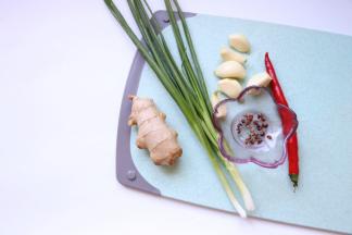 辅料：葱姜蒜、花椒、辣椒