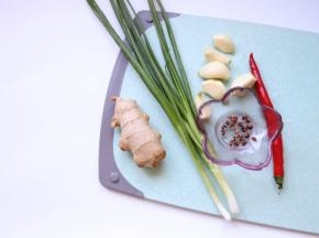 辅料：葱姜蒜、花椒、辣椒