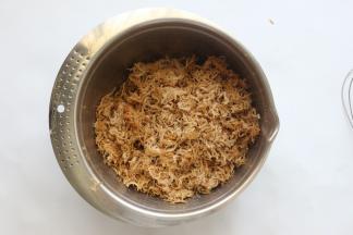 倒入打蛋盆里面