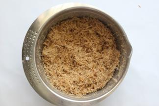 用电动打蛋器低速打搅打至蓬松即可