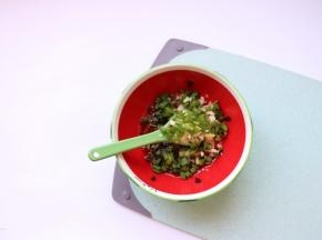 葱花适量放入