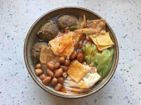 倒适量自带的辣油