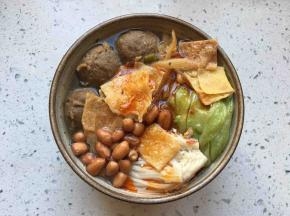 倒适量自带的辣油