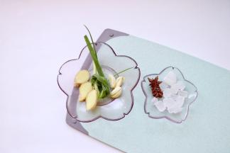 辅料：葱姜蒜、冰糖，八角