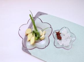 辅料：葱姜蒜、冰糖，八角