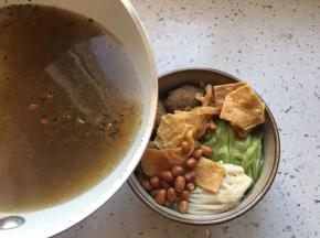 倒入煮好的汤料