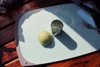 用圆形的工具压出痕迹，乌龟壳更逼真