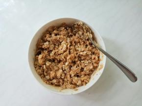 拌匀静止一会。（觉得稍微有一点点湿，加2匙淀粉调整即可）