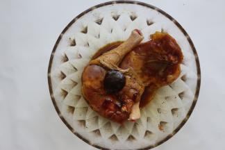 再加入烤肉酱，蜂蜜，芝麻油，然后搅拌均匀