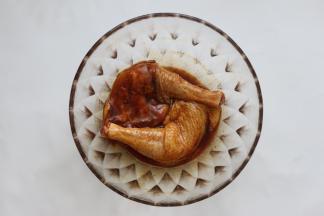 盖上保鲜膜放到冰箱冷藏腌制一夜，待第二天再用