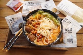 鲜香酸辣的螺狮粉就做好了