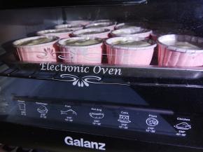 烤箱预热5分钟，中层，上下火175℃，30分钟。