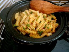 加入葱花翻炒均匀出锅